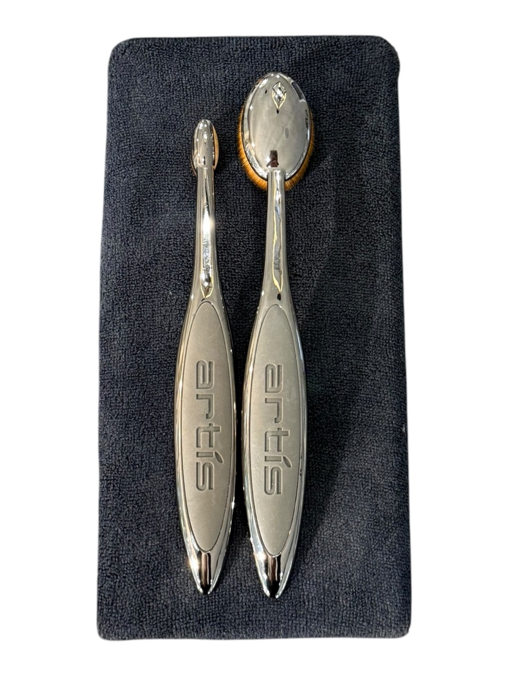 Artis Makeup Brushes Elite Oval 3 & Elite Oval 6 plus Cleaning Pad.